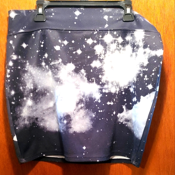Hot Topic Dresses & Skirts - Hot Topic black galaxy mini skirt szL STUNNING! NWT